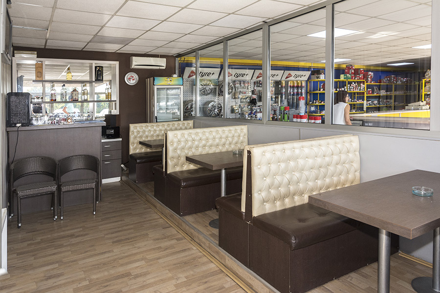 kafe Maj Auto u Staroj Pazovi fotografija