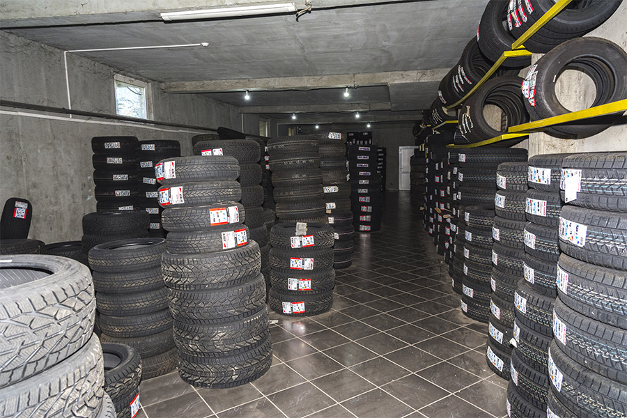 magacin guma auto guma slika