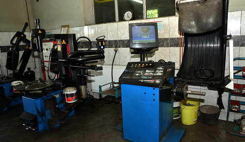 fotografija balansiranja točkova radionice Maj Auto